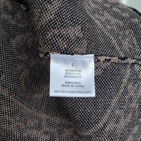 Romeo and Juliet Couture form fitting short sleeve sweater dress - Picture 8 of 8